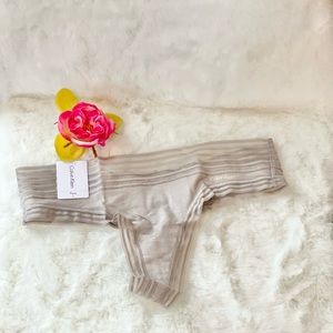 New with tags CALVIN KLEIN THONG PANTY w/comfortable waistband. GREY SIZE SMALL